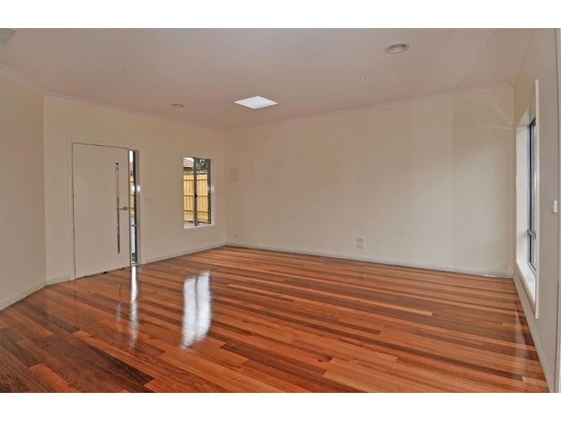 4/17 Mackinnon Grove, Glenroy VIC 3046