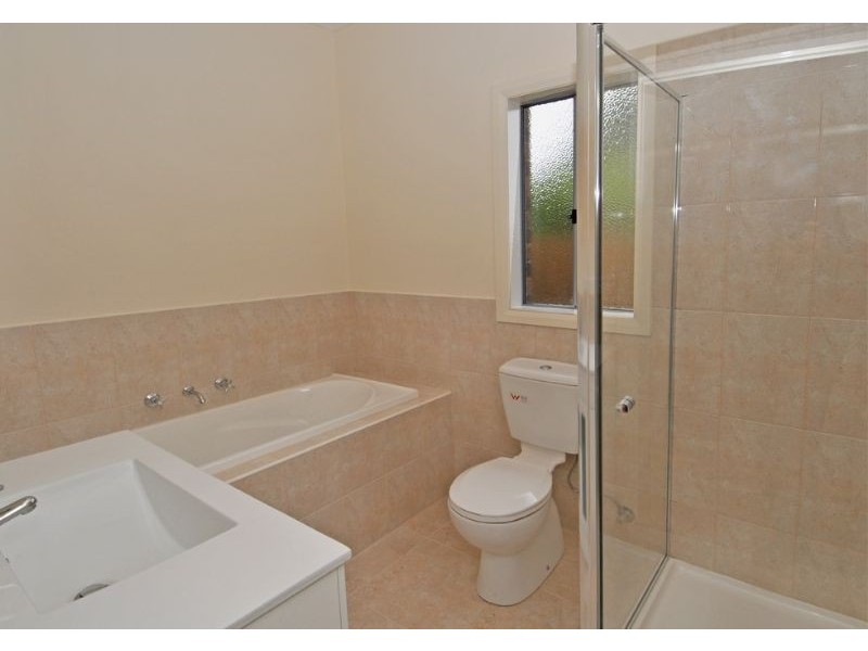 4/17 Mackinnon Grove, Glenroy VIC 3046