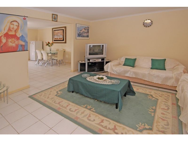 17 Johnson Bowl, Meadow Heights VIC 3048