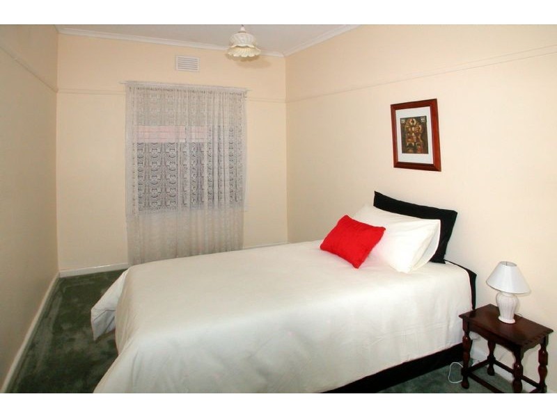 61 Isla Avenue, Glenroy VIC 3046