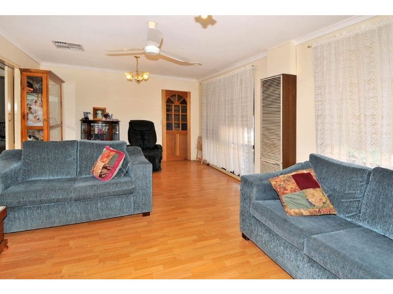 7 Inverleigh Court, Meadow Heights VIC 3048