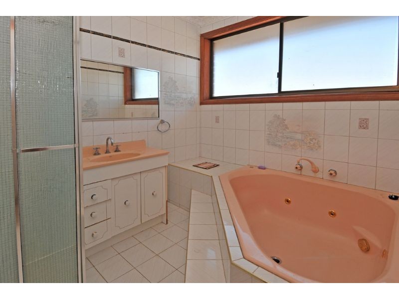 25 Officer Street, Meadow Heights VIC 3048