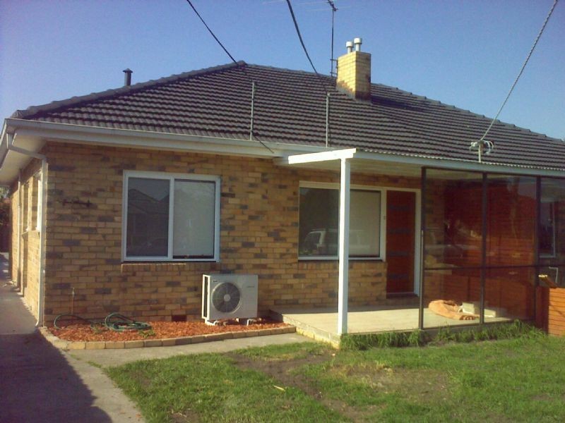 2/8 Waratah Avenue, Tullamarine VIC 3043