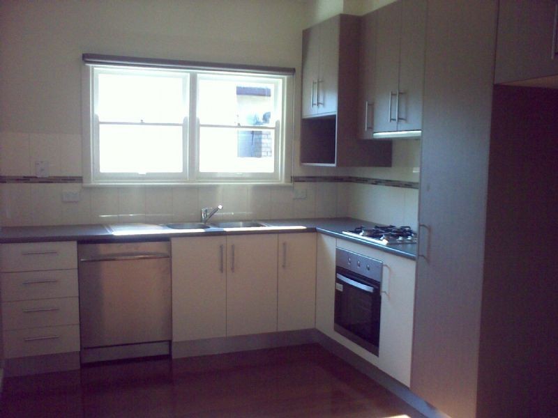 2/8 Waratah Avenue, Tullamarine VIC 3043