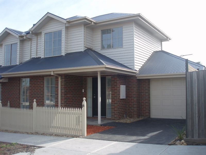 8 Muntz Avenue, Glenroy VIC 3046