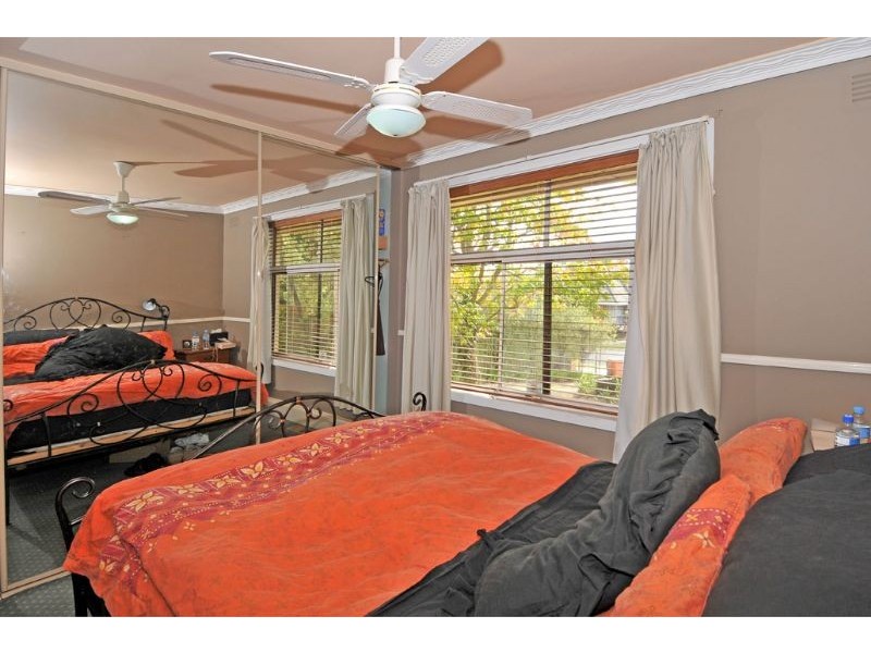 102 Valley Crescent, Glenroy VIC 3046