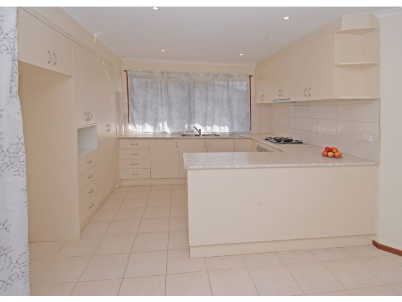 4 Devon Court, Meadow Heights VIC 3048