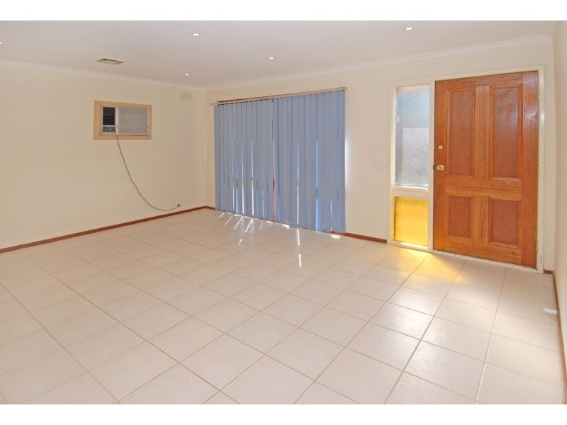 4 Devon Court, Meadow Heights VIC 3048