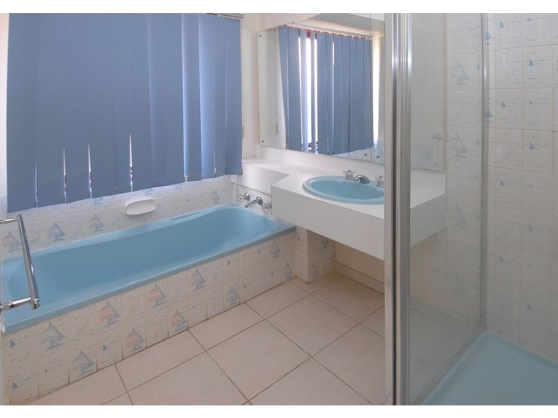 4 Devon Court, Meadow Heights VIC 3048