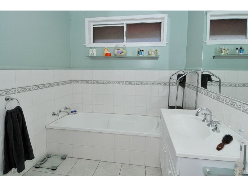 7 Lorraine Crescent, Jacana VIC 3047