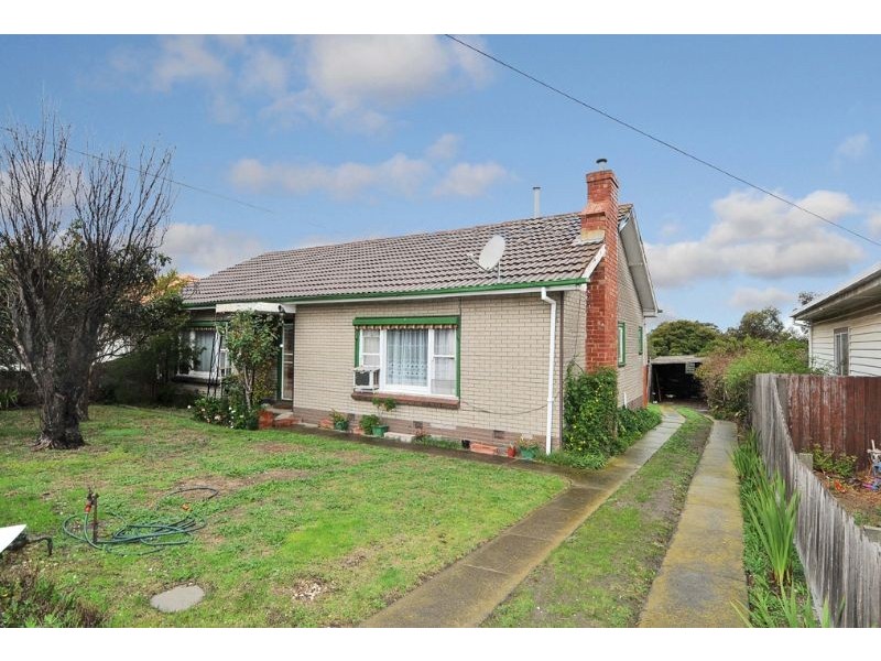 11 Magnolia Street, Oak Park VIC 3046