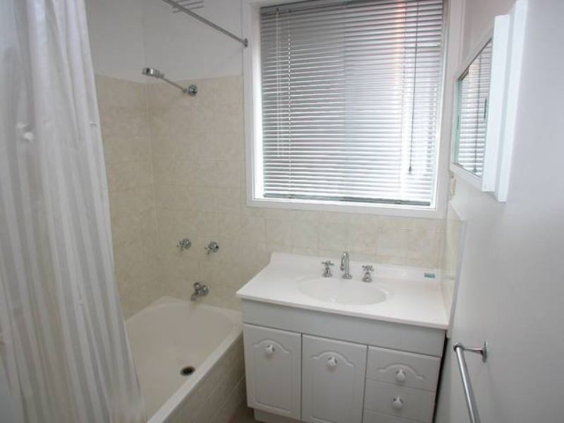 2/26 Gladstone Parade, Glenroy VIC 3046