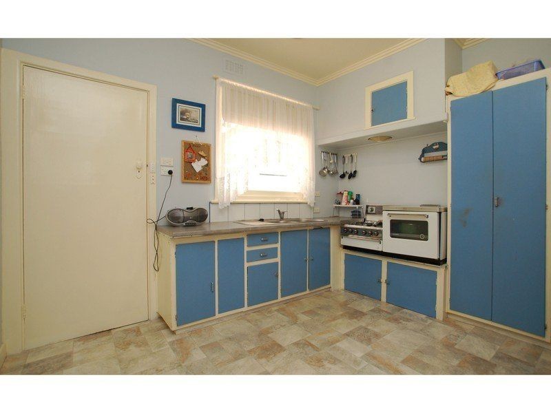 6 Malcom Street, Oak Park VIC 3046