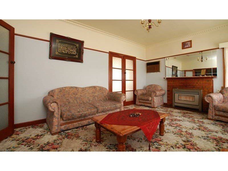 6 Malcom Street, Oak Park VIC 3046