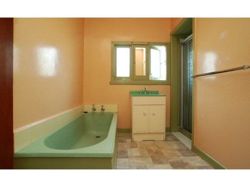 6 Malcom Street, Oak Park VIC 3046