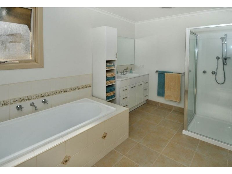 28 Moonee Boulevard, Glenroy VIC 3046