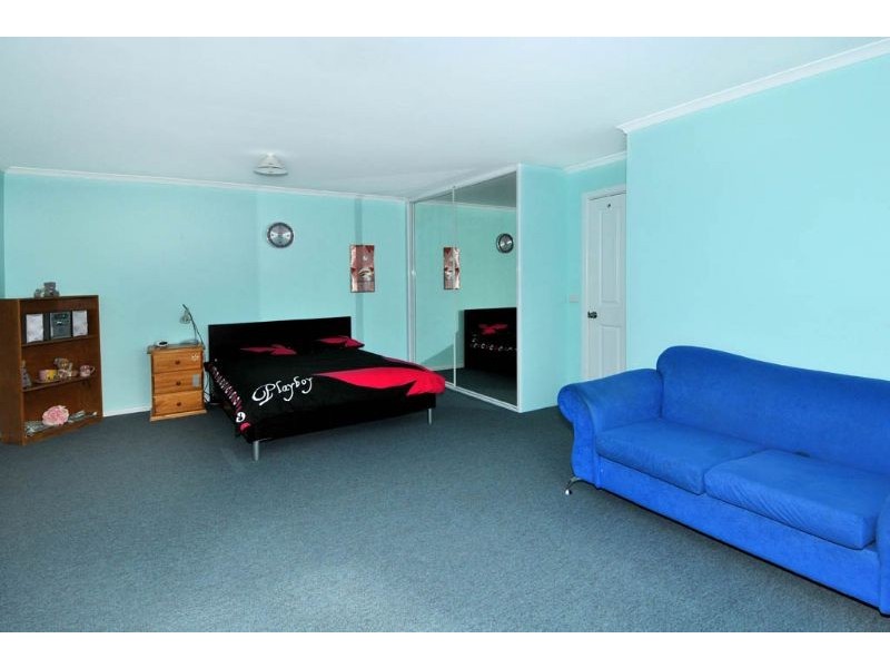 28 Moonee Boulevard, Glenroy VIC 3046