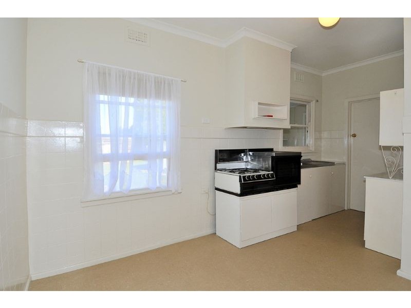 5 EILEEN STREET, Hadfield VIC 3046