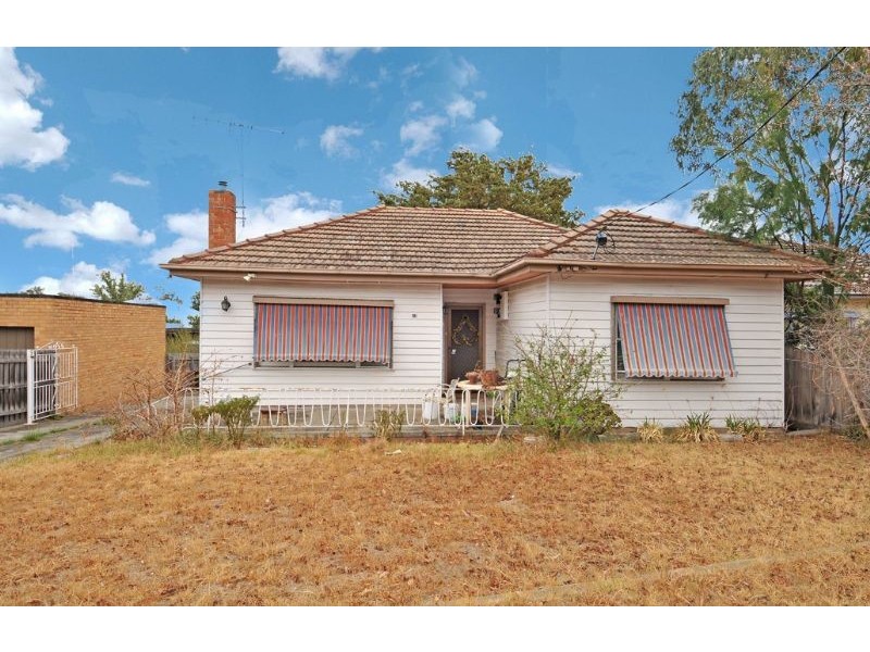 13 Winifred Street, Oak Park VIC 3046