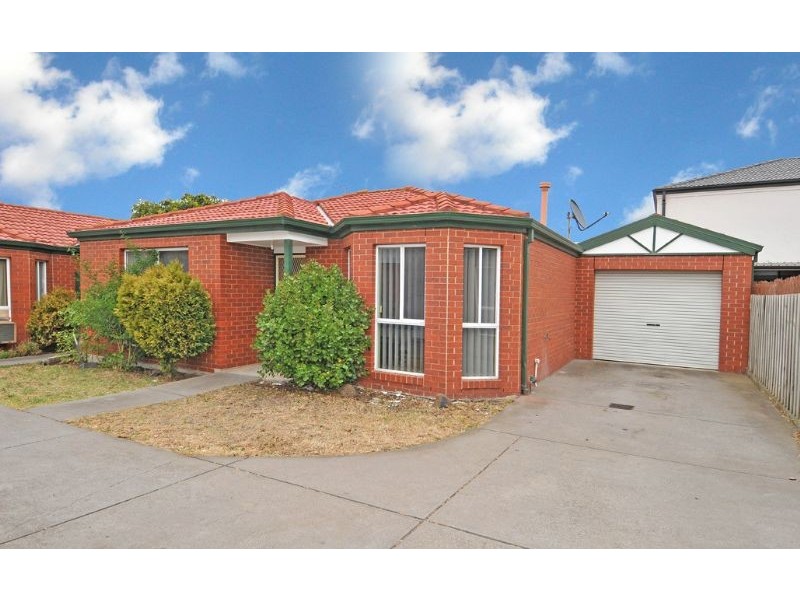 2/67 Rhodes Parade, Oak Park VIC 3046