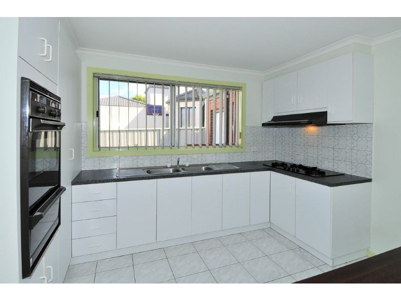 2/67 Rhodes Parade, Oak Park VIC 3046