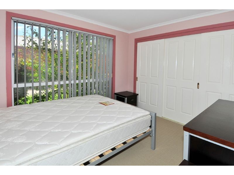 2/67 Rhodes Parade, Oak Park VIC 3046