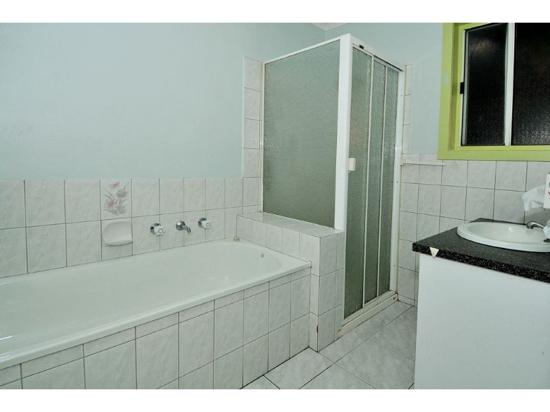 2/67 Rhodes Parade, Oak Park VIC 3046