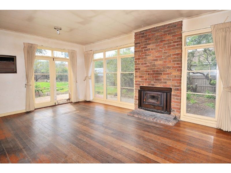 44 Gladstone Parade, Glenroy VIC 3046