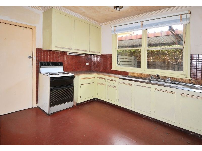 44 Gladstone Parade, Glenroy VIC 3046