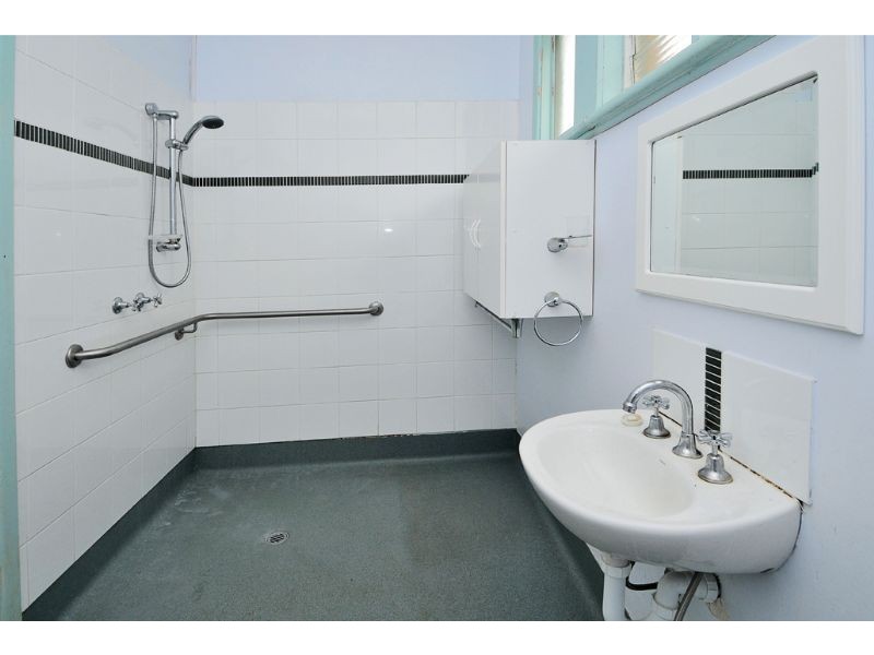 44 Gladstone Parade, Glenroy VIC 3046