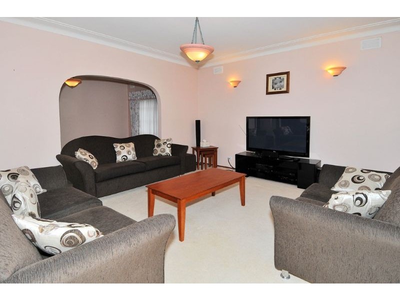 9 Ogden Street, Glenroy VIC 3046