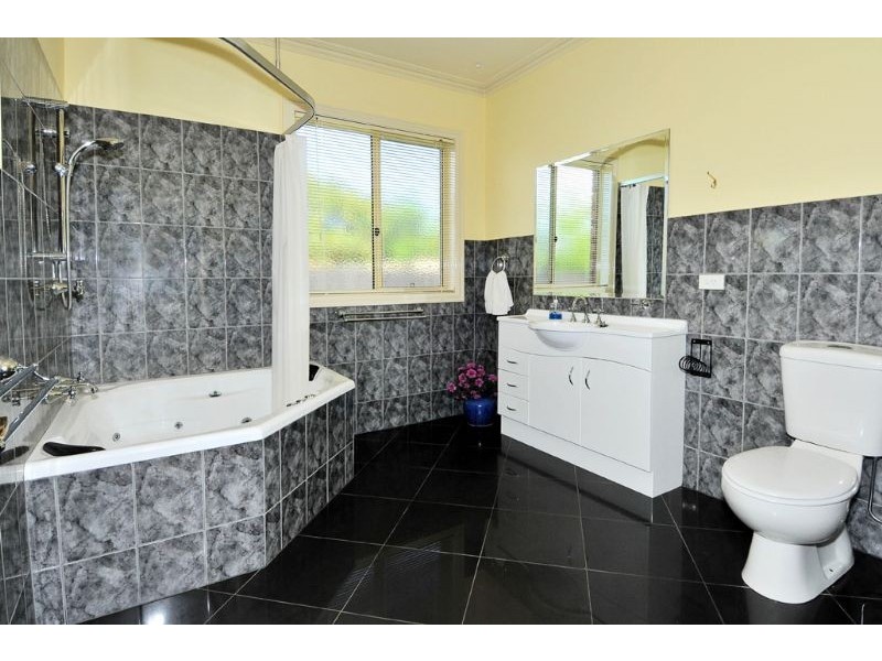 15 Andrew Street, Glenroy VIC 3046