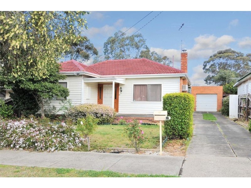 13 Sylvester Street, Oak Park VIC 3046