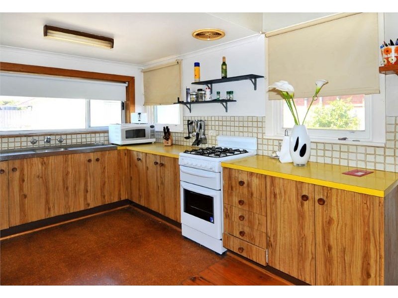 20 Finchley Avenue, Glenroy VIC 3046