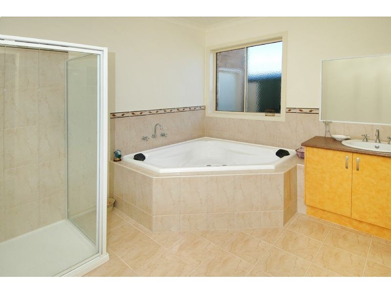 2/33 Bindi Street, Glenroy VIC 3046