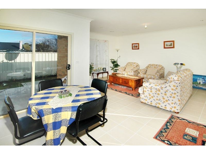 2/33 Bindi Street, Glenroy VIC 3046