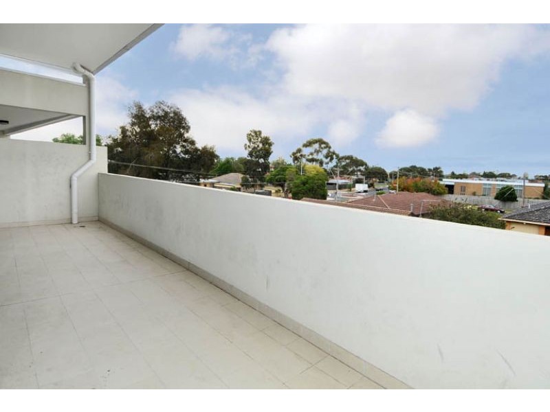204/30-32 East Esplanade, St Albans VIC 3021