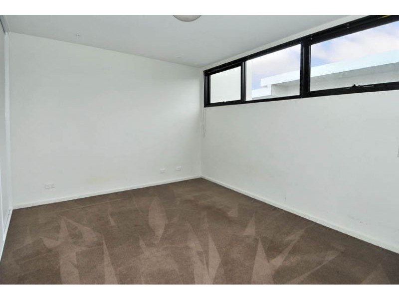 204/30-32 East Esplanade, St Albans VIC 3021