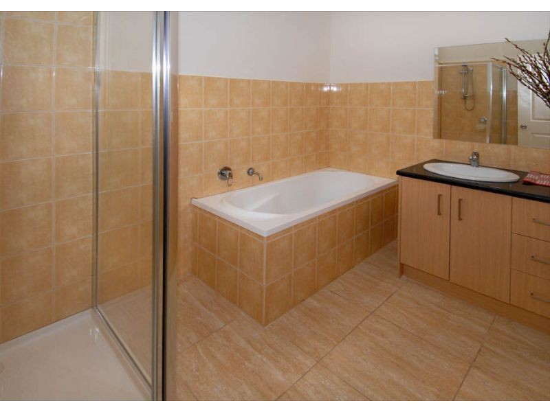 1/4 Cooper Street, Broadmeadows VIC 3047