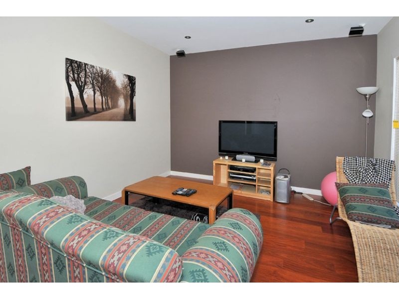 1/112 Daley Street, Glenroy VIC 3046