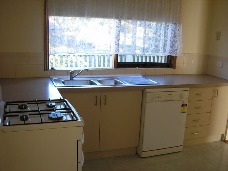 17 Aster Close, Meadow Heights VIC 3048