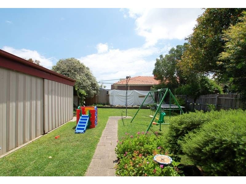 16 Apsley Street, Glenroy VIC 3046