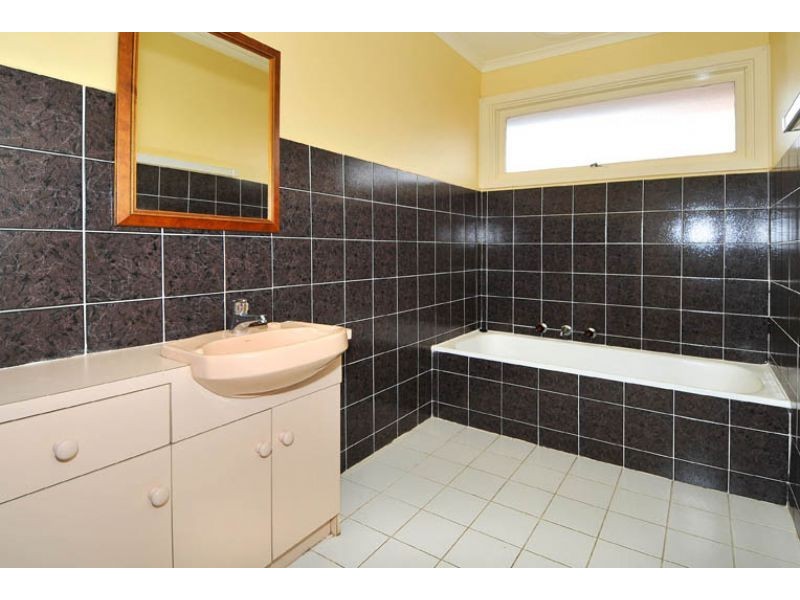 32 Sadie Street, Glenroy VIC 3046