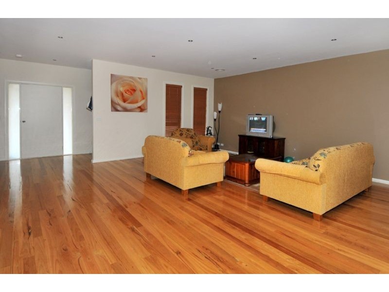 8 Davies Street, Hadfield VIC 3046