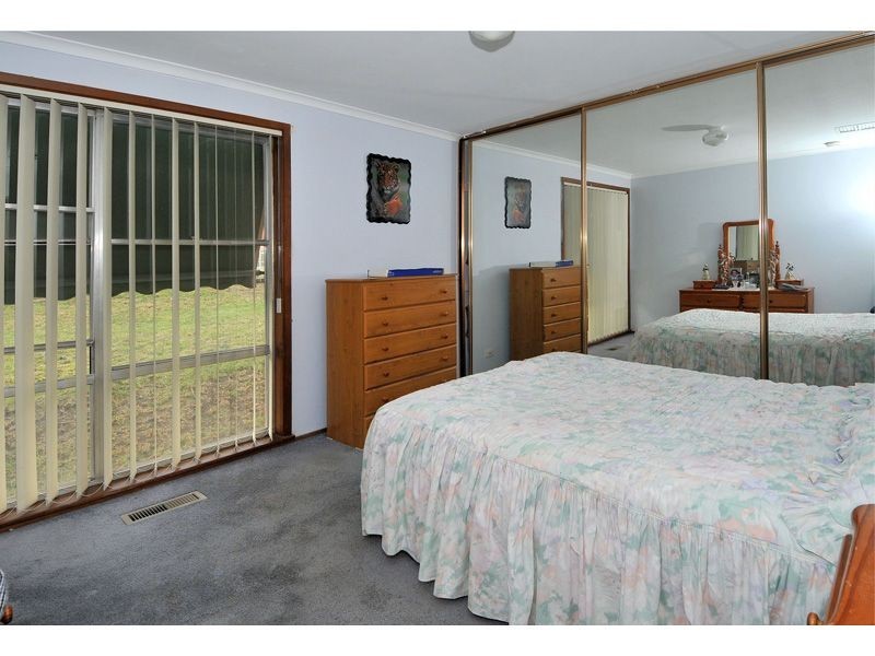 17 Lorraine Crescent, Jacana VIC 3047