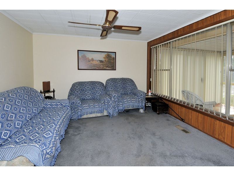 17 Lorraine Crescent, Jacana VIC 3047