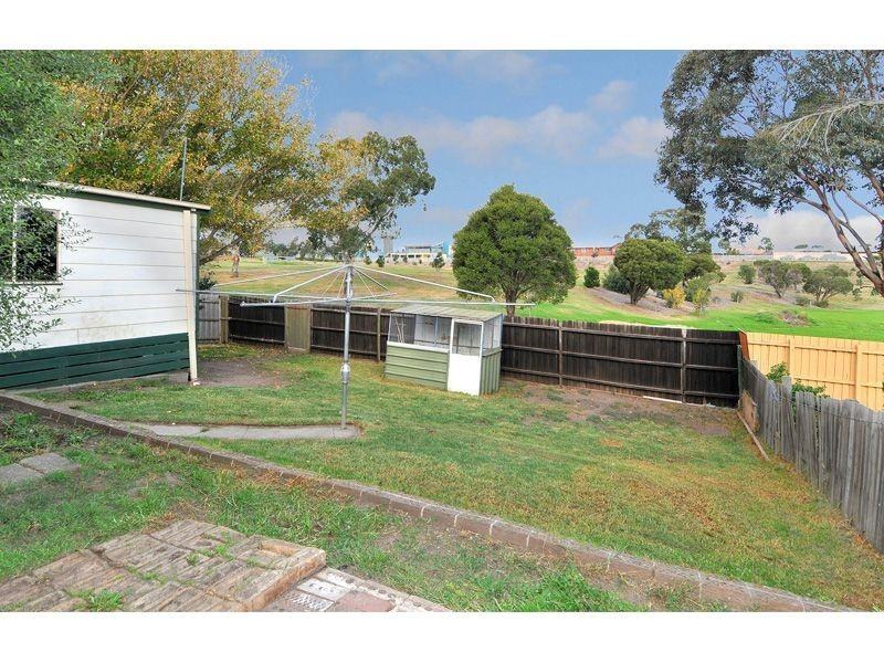 17 Lorraine Crescent, Jacana VIC 3047