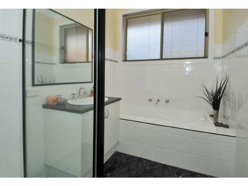 2/48 Isla Avenue, Glenroy VIC 3046