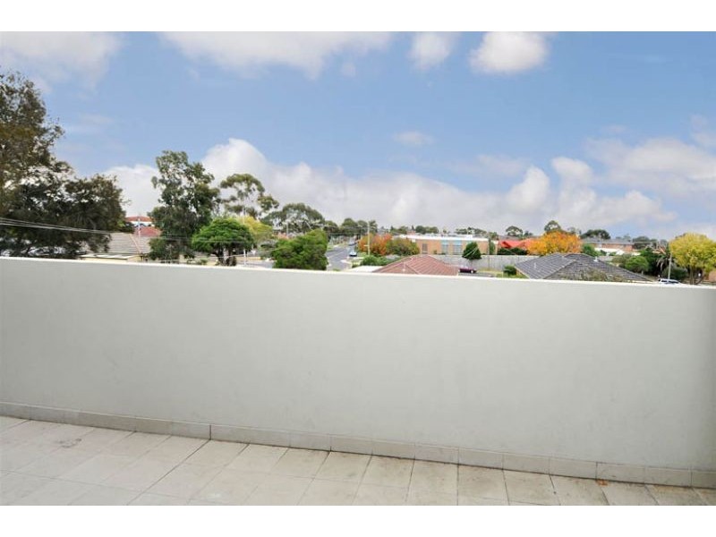 203/30-32 East Esplanade, St Albans VIC 3021