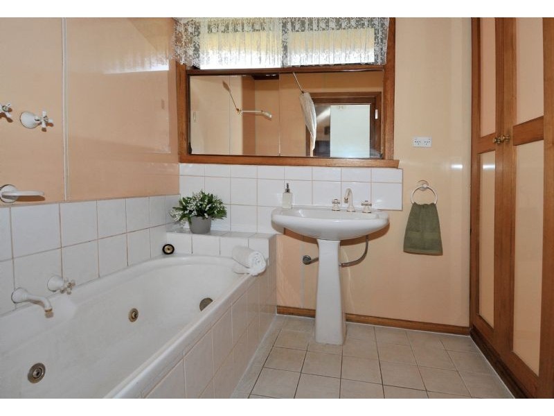 66 Valley Crescent, Glenroy VIC 3046